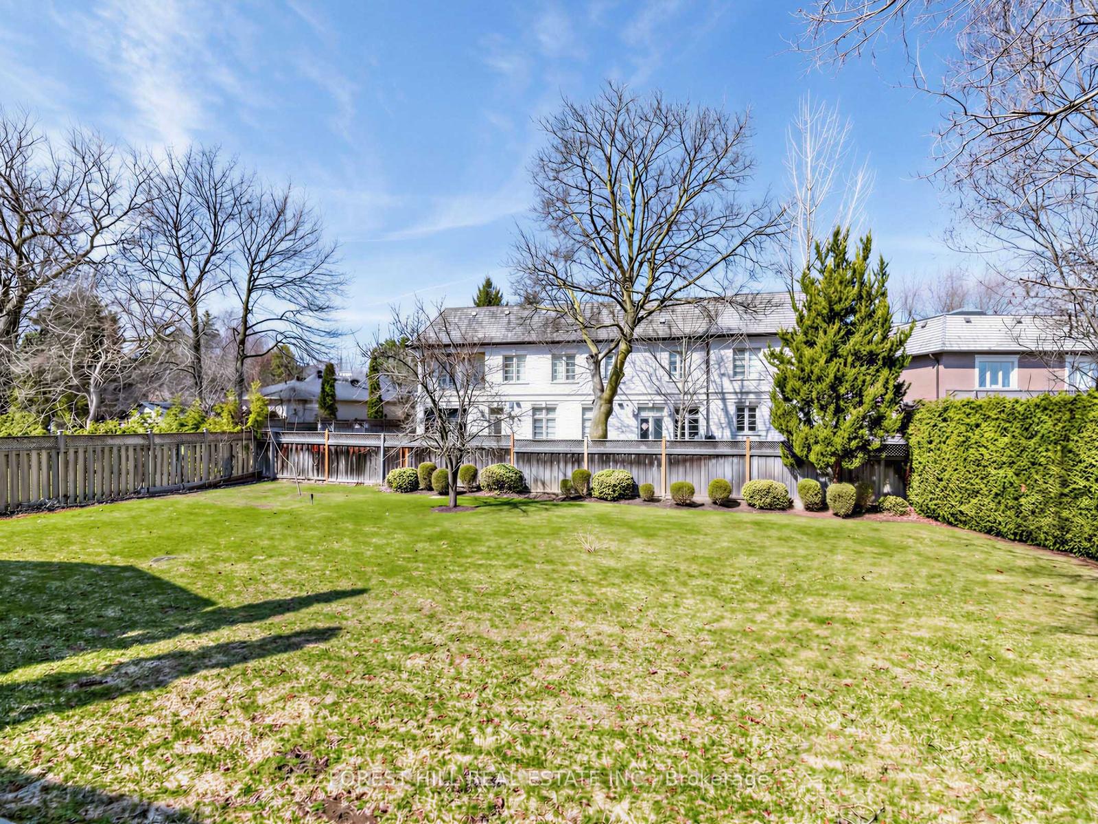 8 Colvestone Road, Toronto