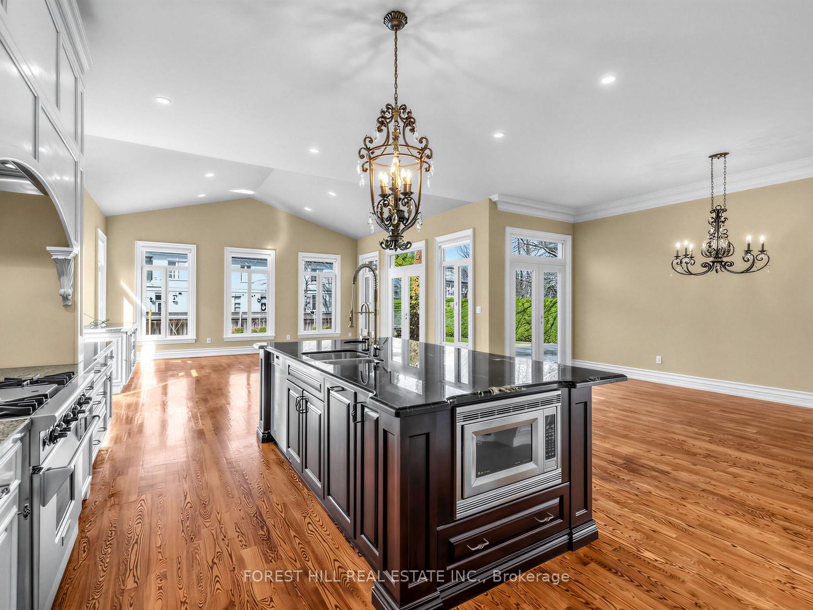8 Colvestone Road, Toronto