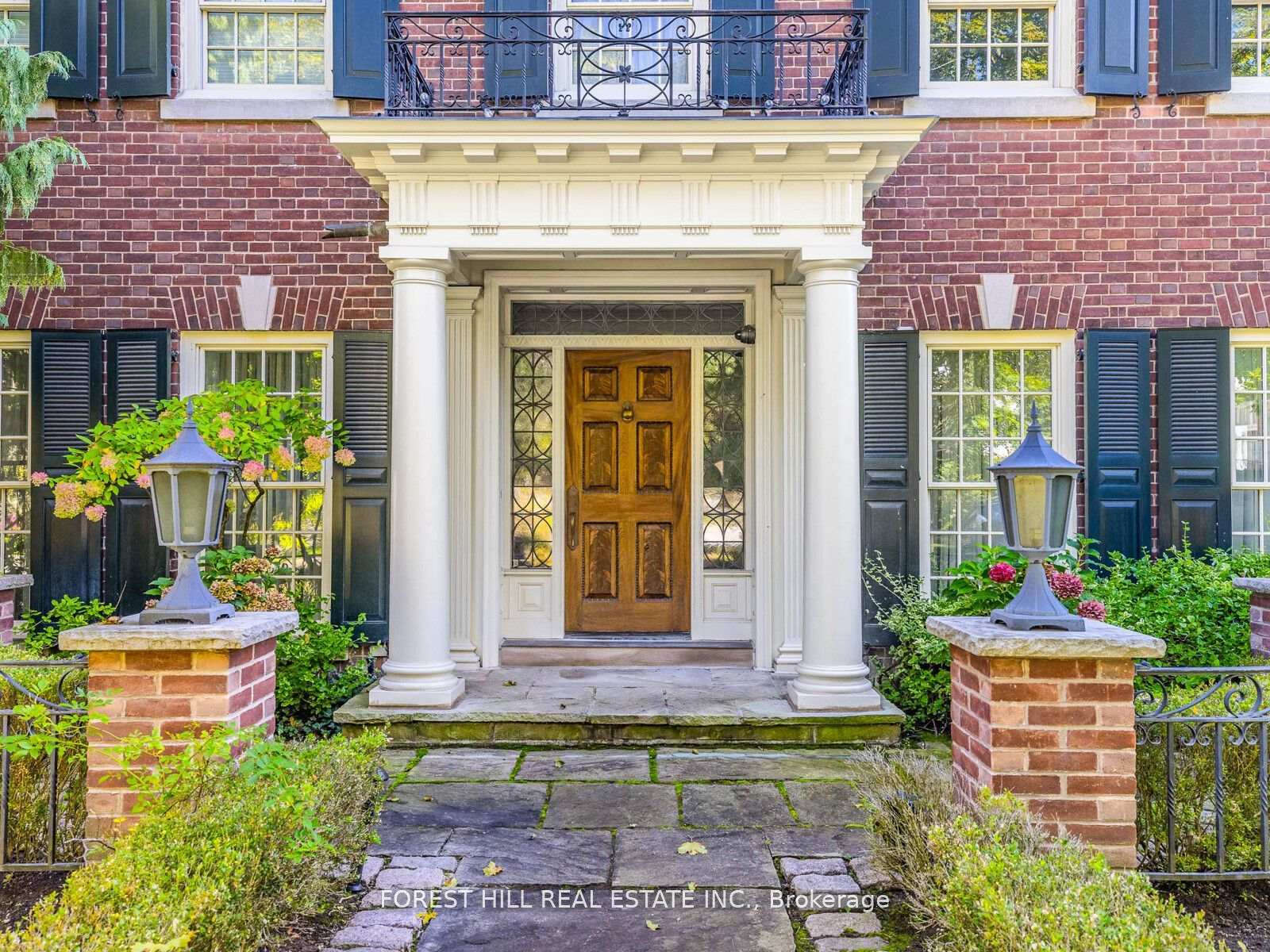 11 Dewbourne Avenue, Toronto