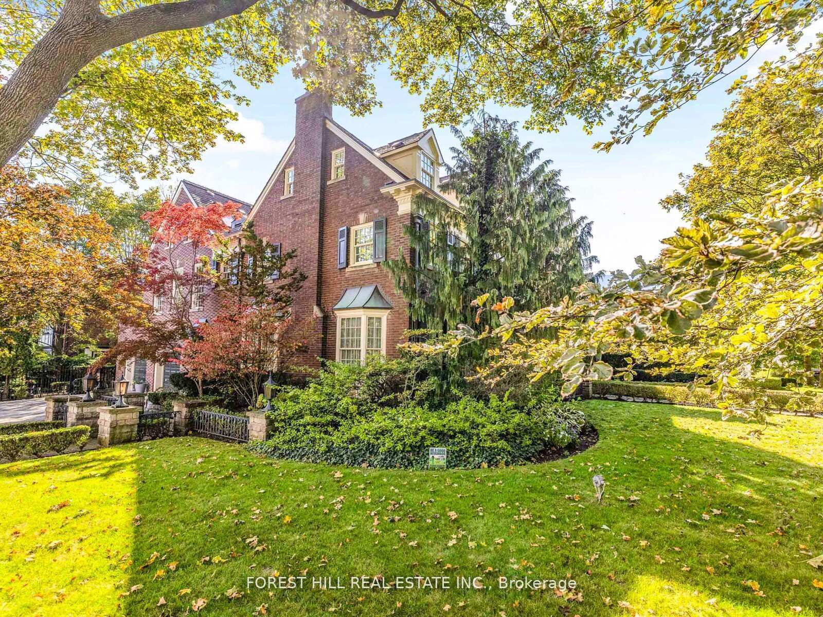 11 Dewbourne Avenue, Toronto