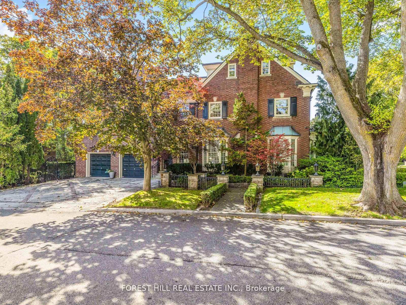 11 Dewbourne Avenue, Toronto