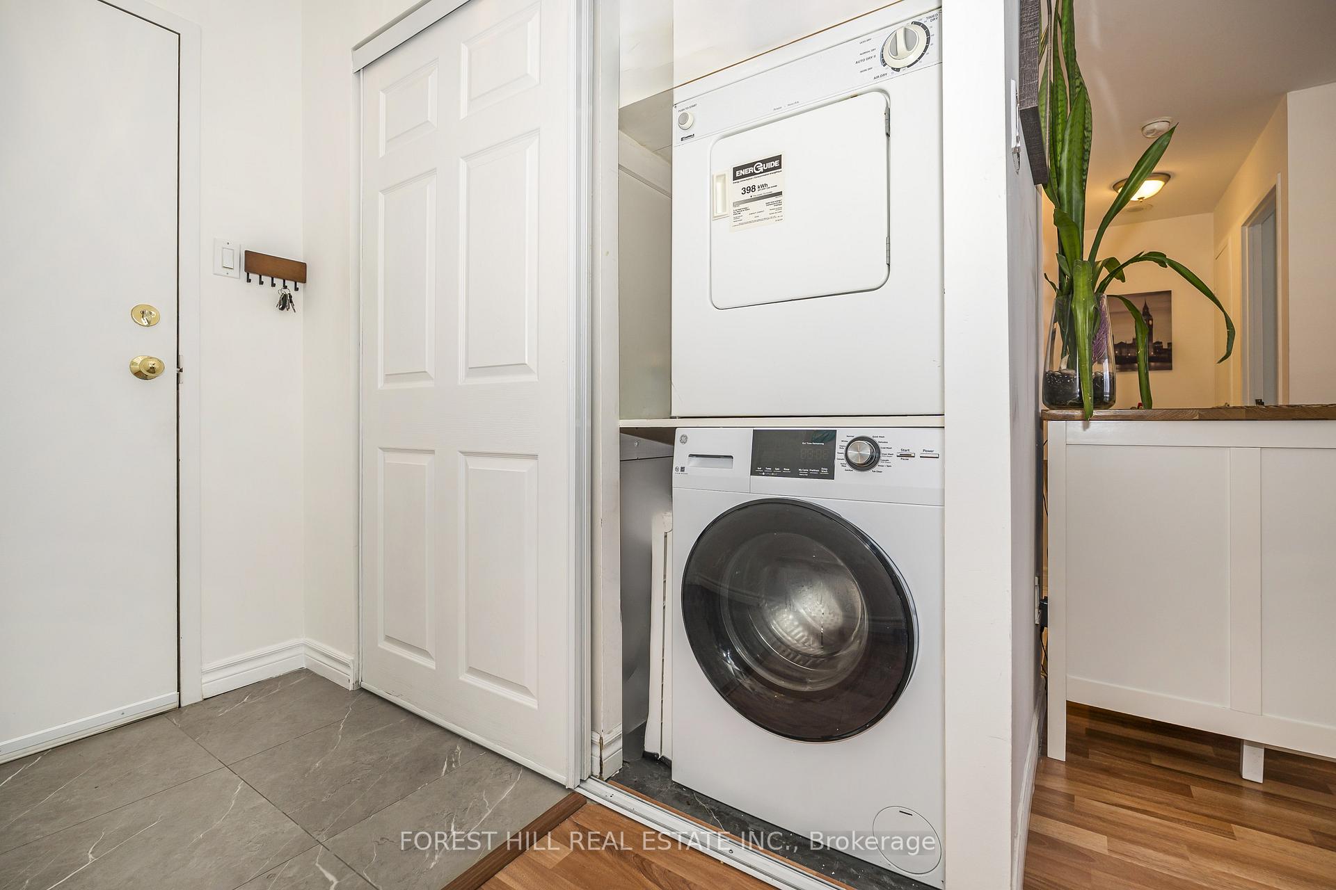 117 Gerrard Street E 903