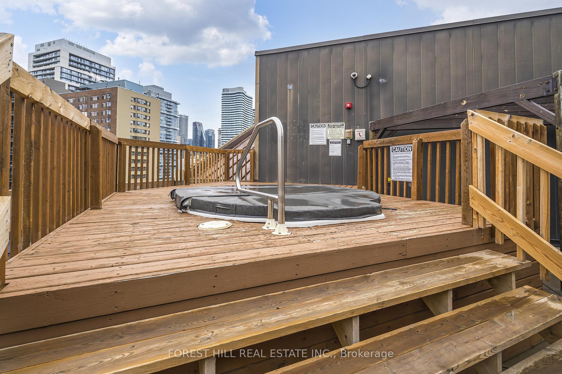 117 Gerrard Street E 903