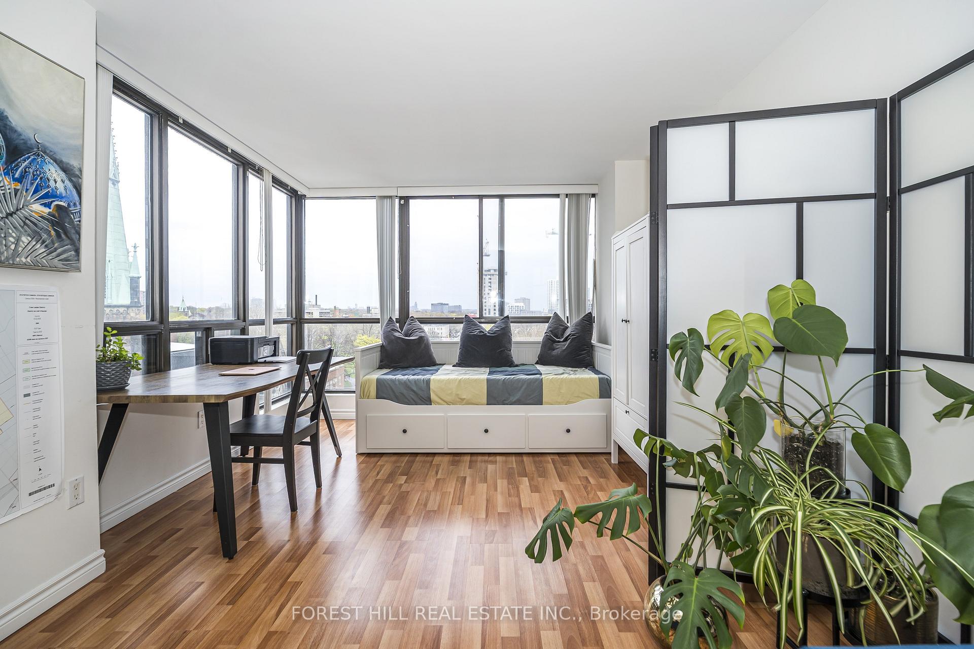 117 Gerrard Street E 903