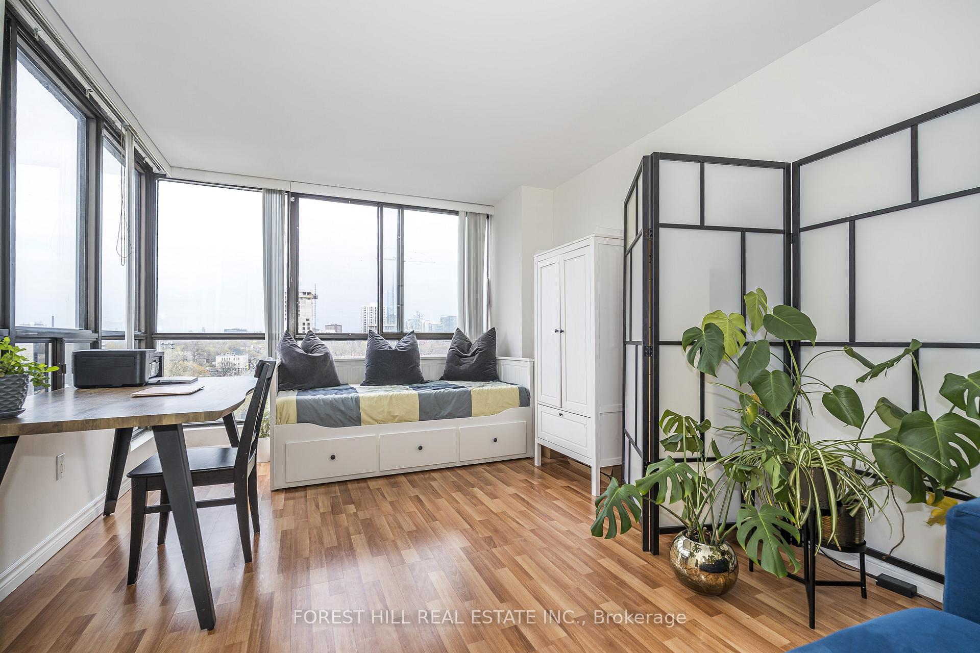 117 Gerrard Street E 903