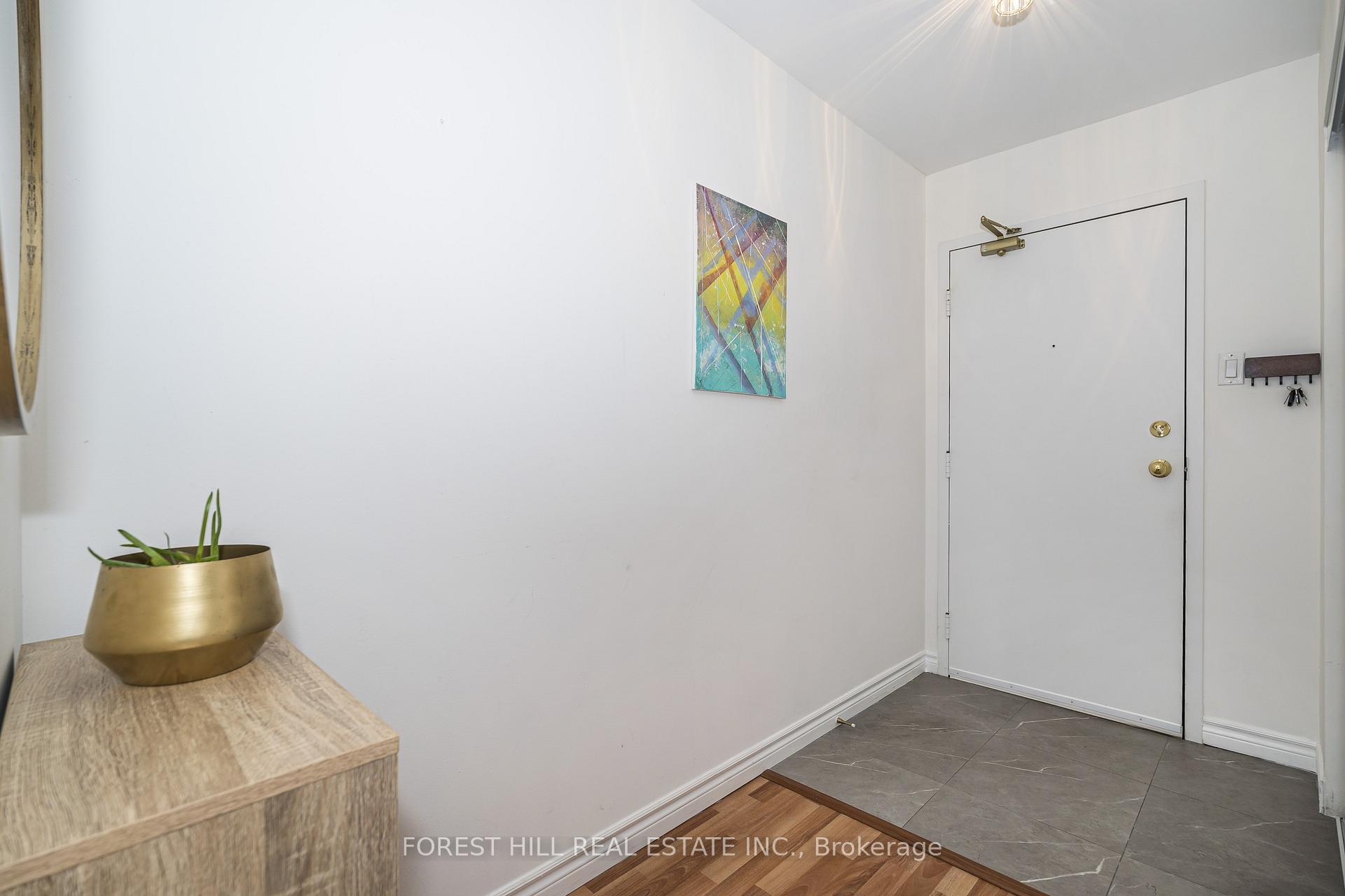 117 Gerrard Street E 903