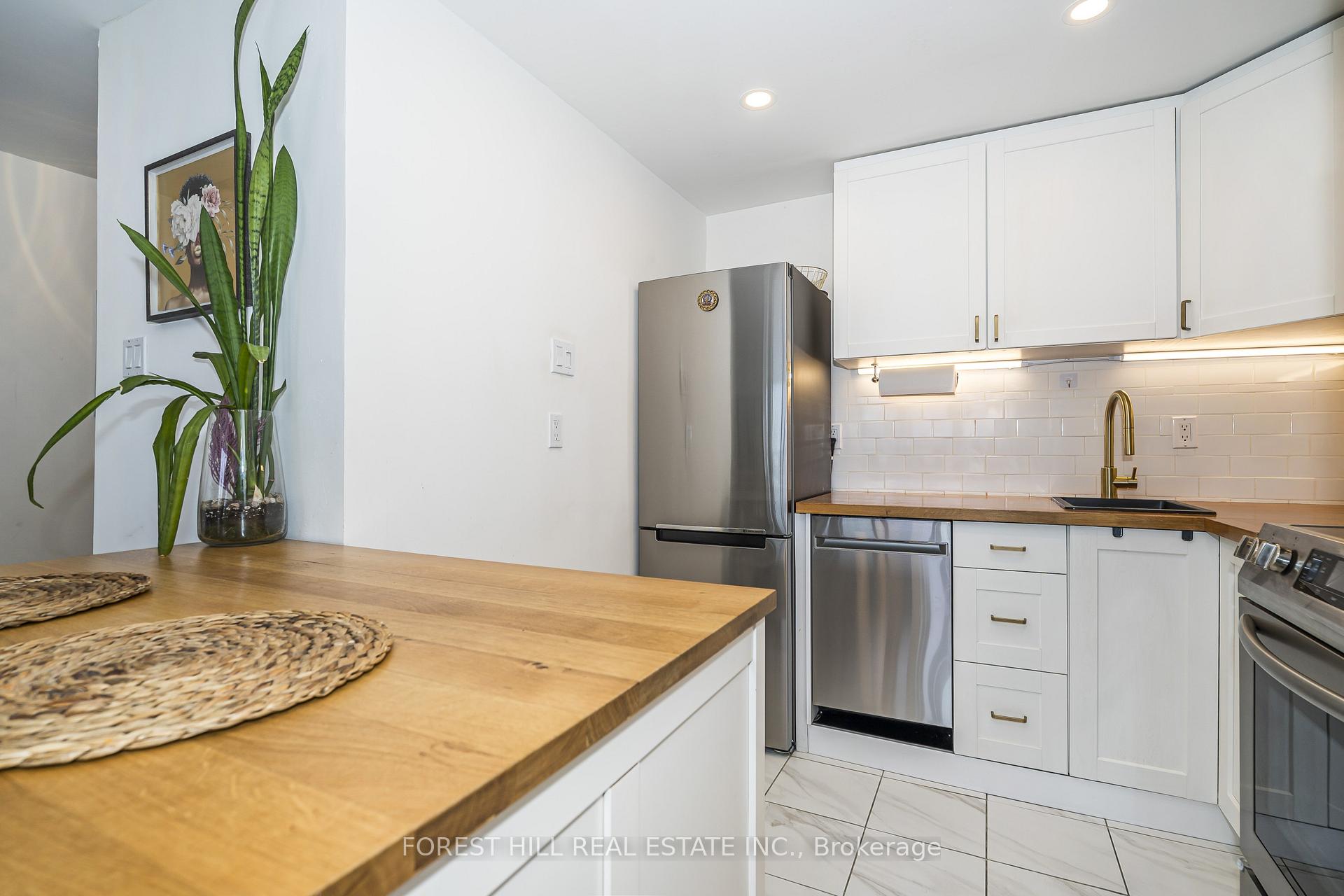117 Gerrard Street E 903