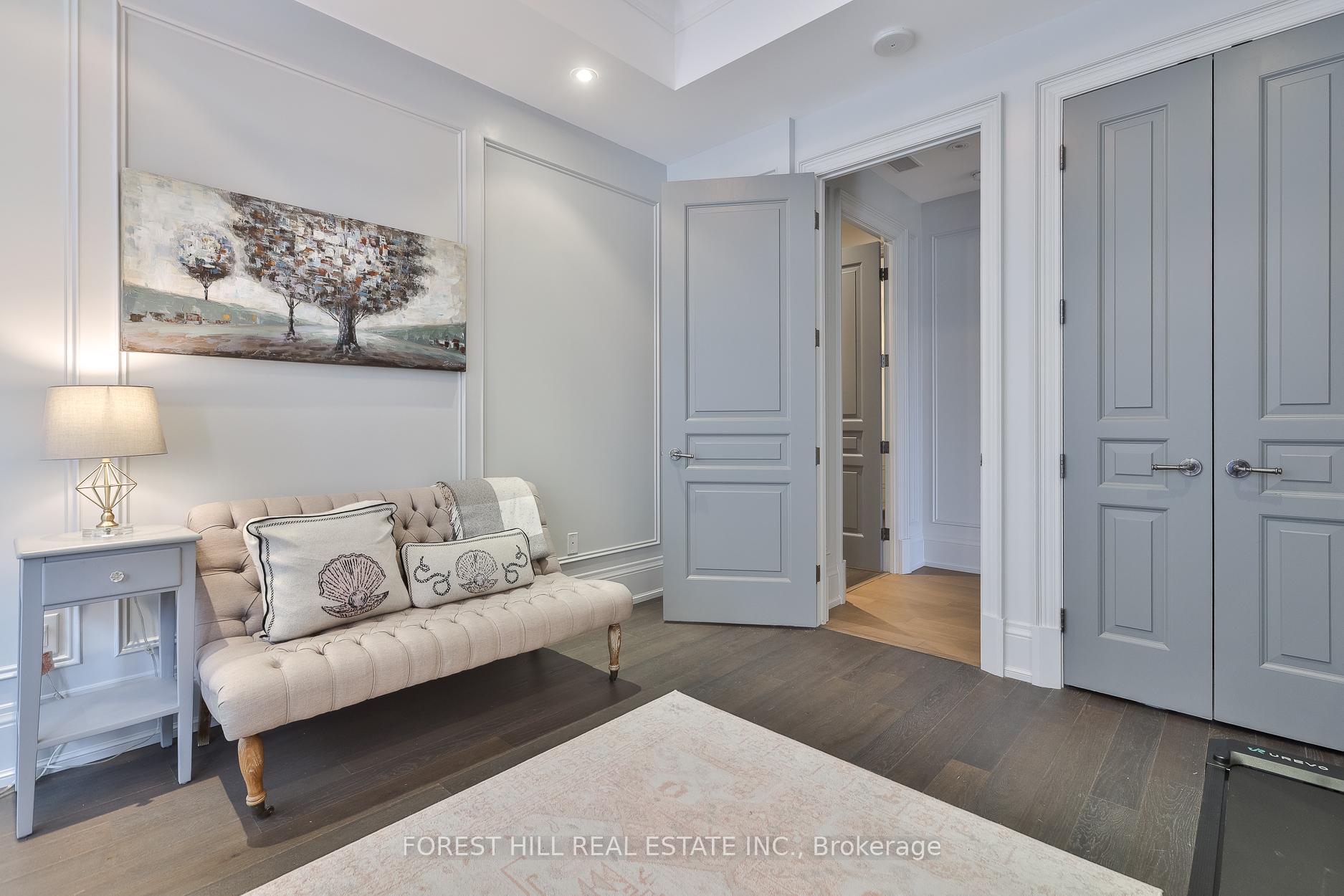 133 Hazelton Avenue 702