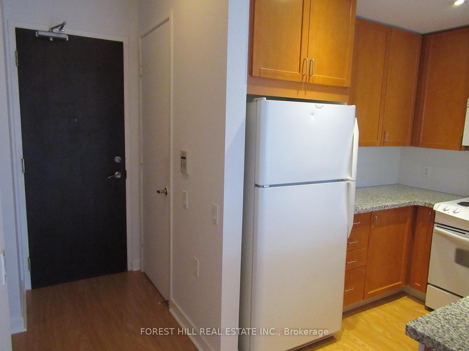 85 Bloor Street E 1808