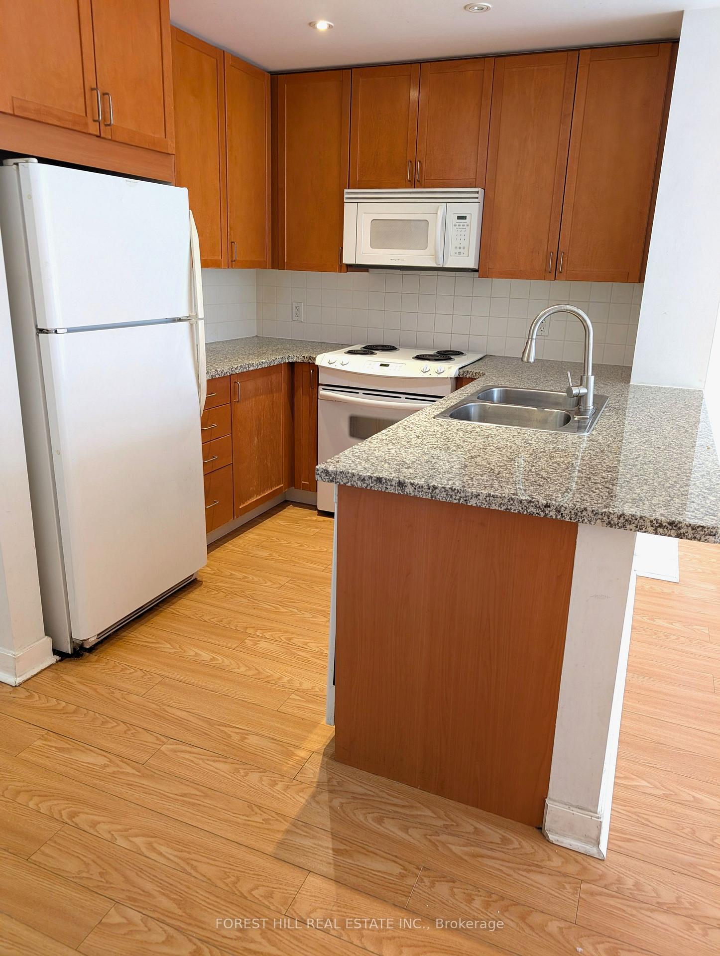 85 Bloor Street E 1808