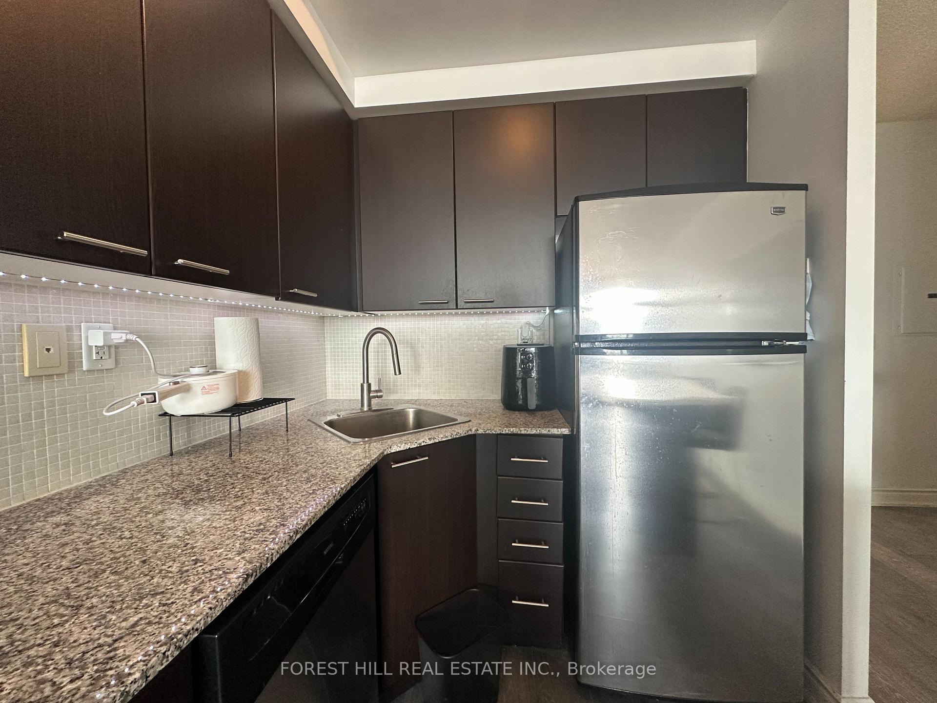 15 Bruyeres Mews 1307