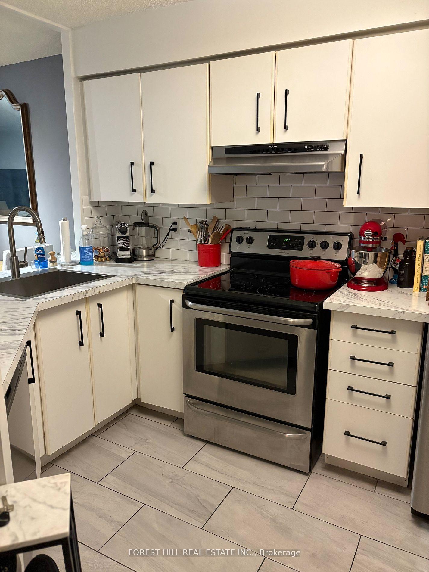 24 Wellesley Street W 803