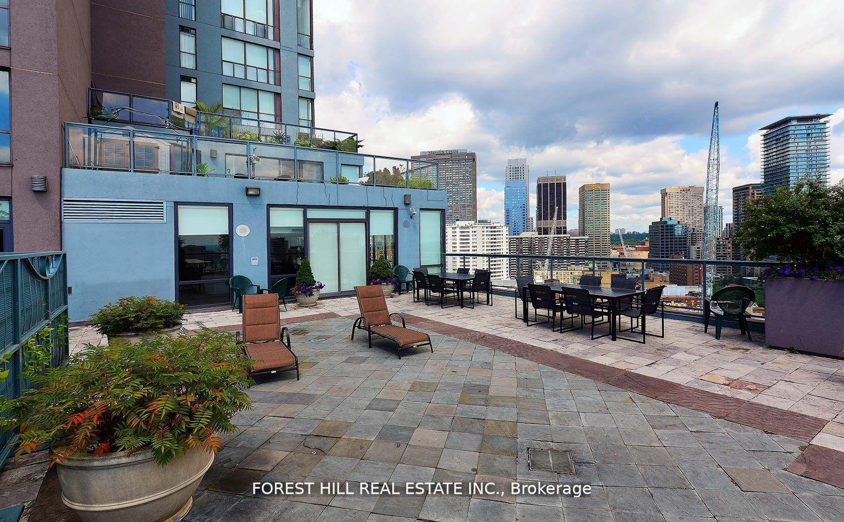 24 Wellesley Street W 803