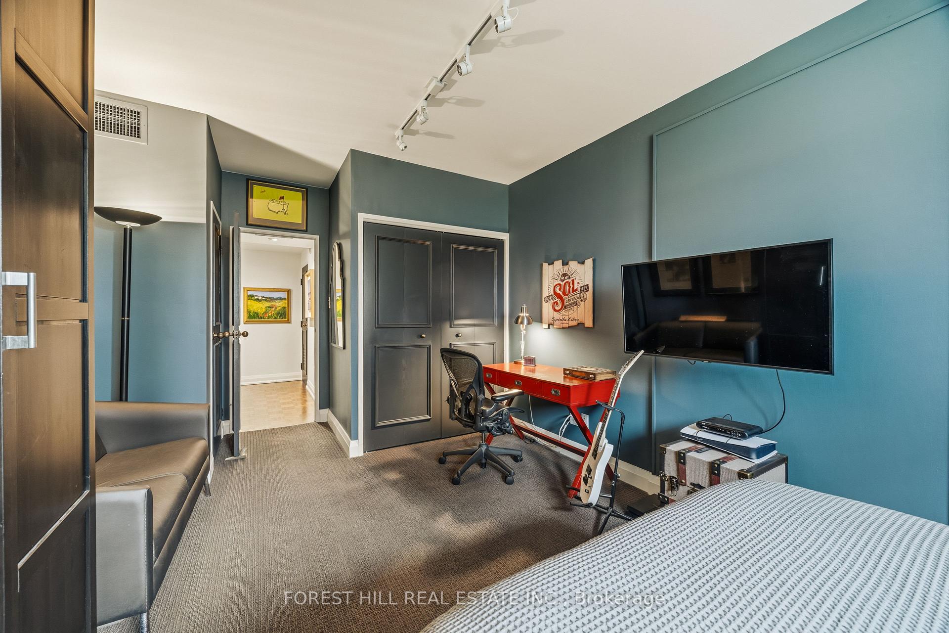 616 Avenue Road 402