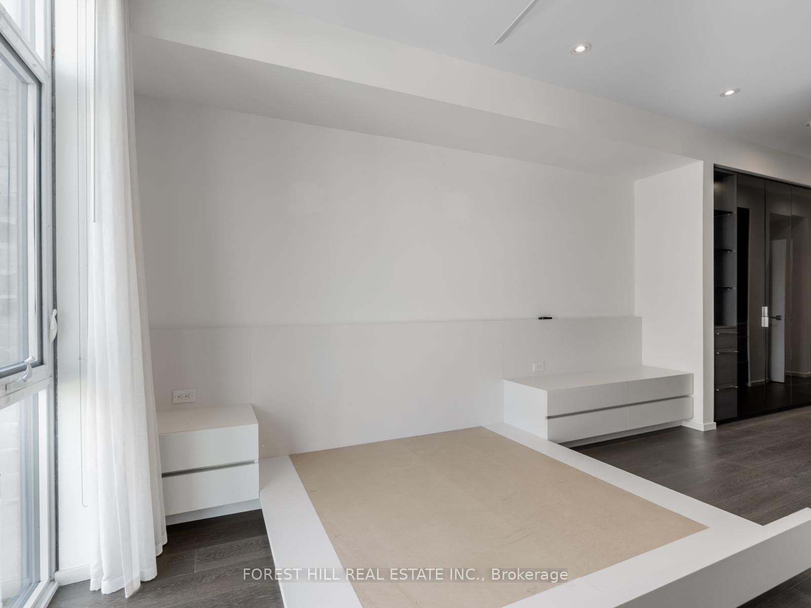 850 Richmond Street W 15