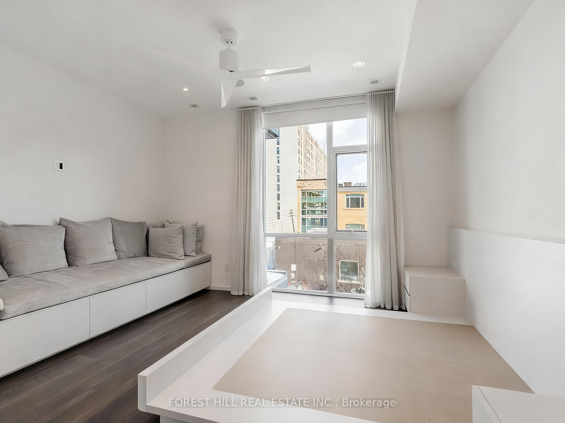 850 Richmond Street W 15