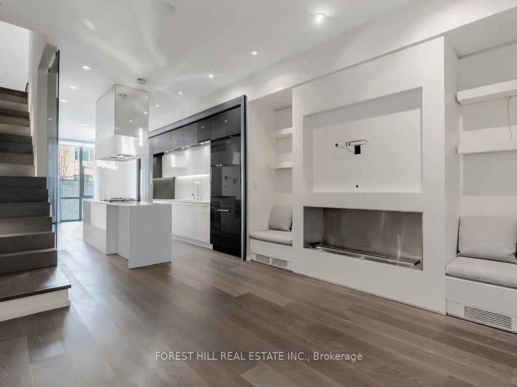 850 Richmond Street W 15