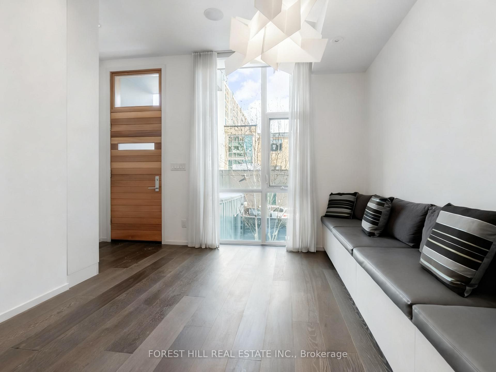 850 Richmond Street W 15