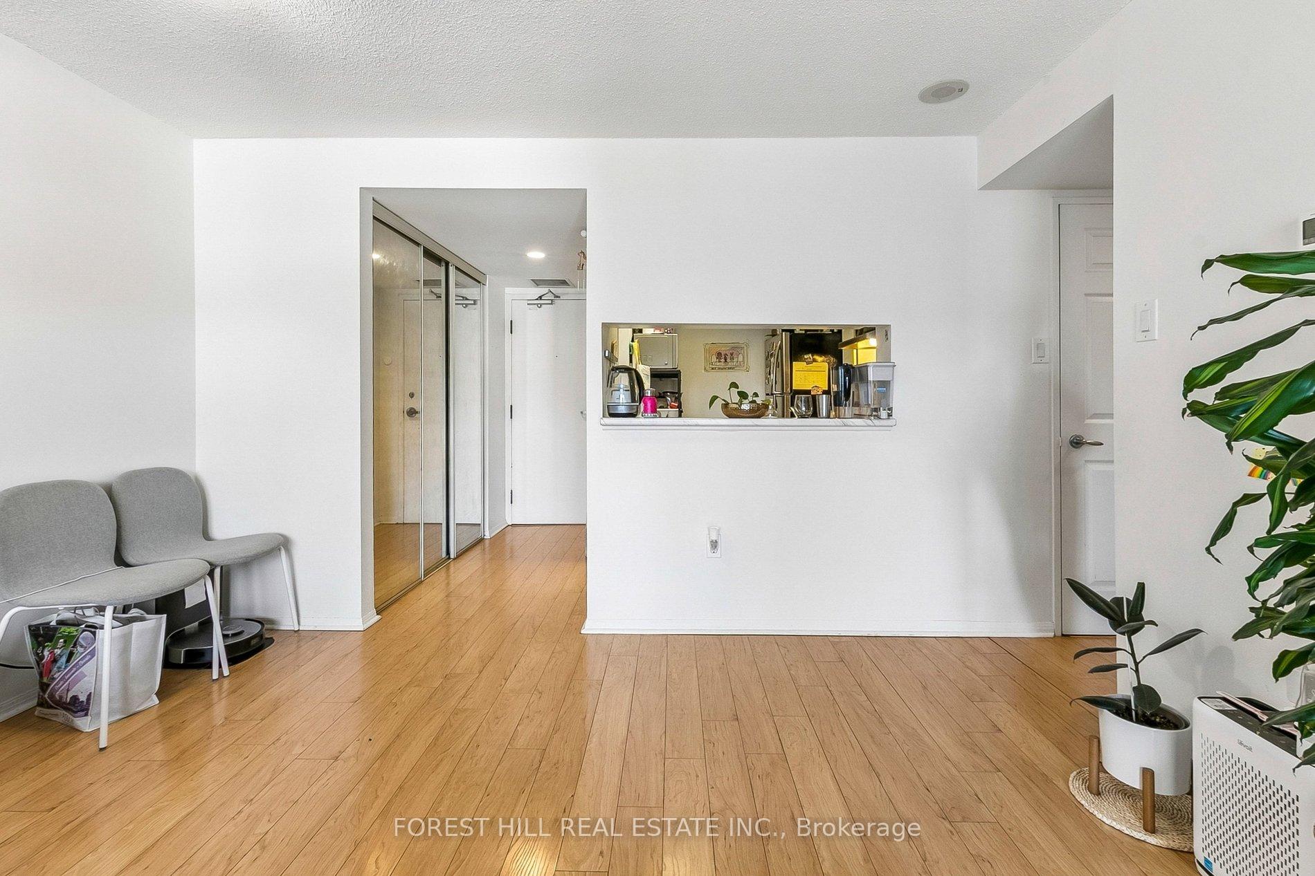 705 King Street W 1203