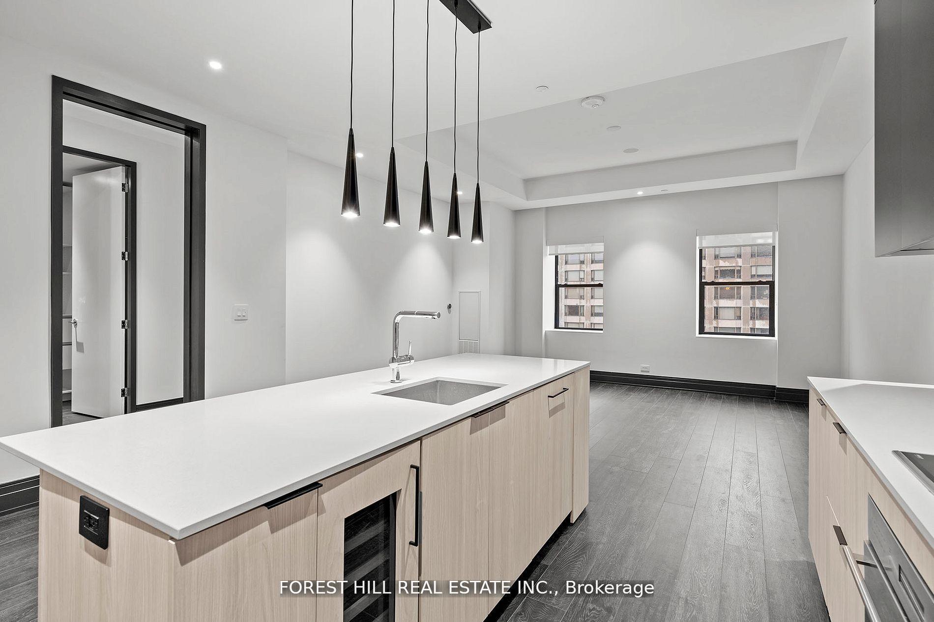 2 Avenue Road 1402
