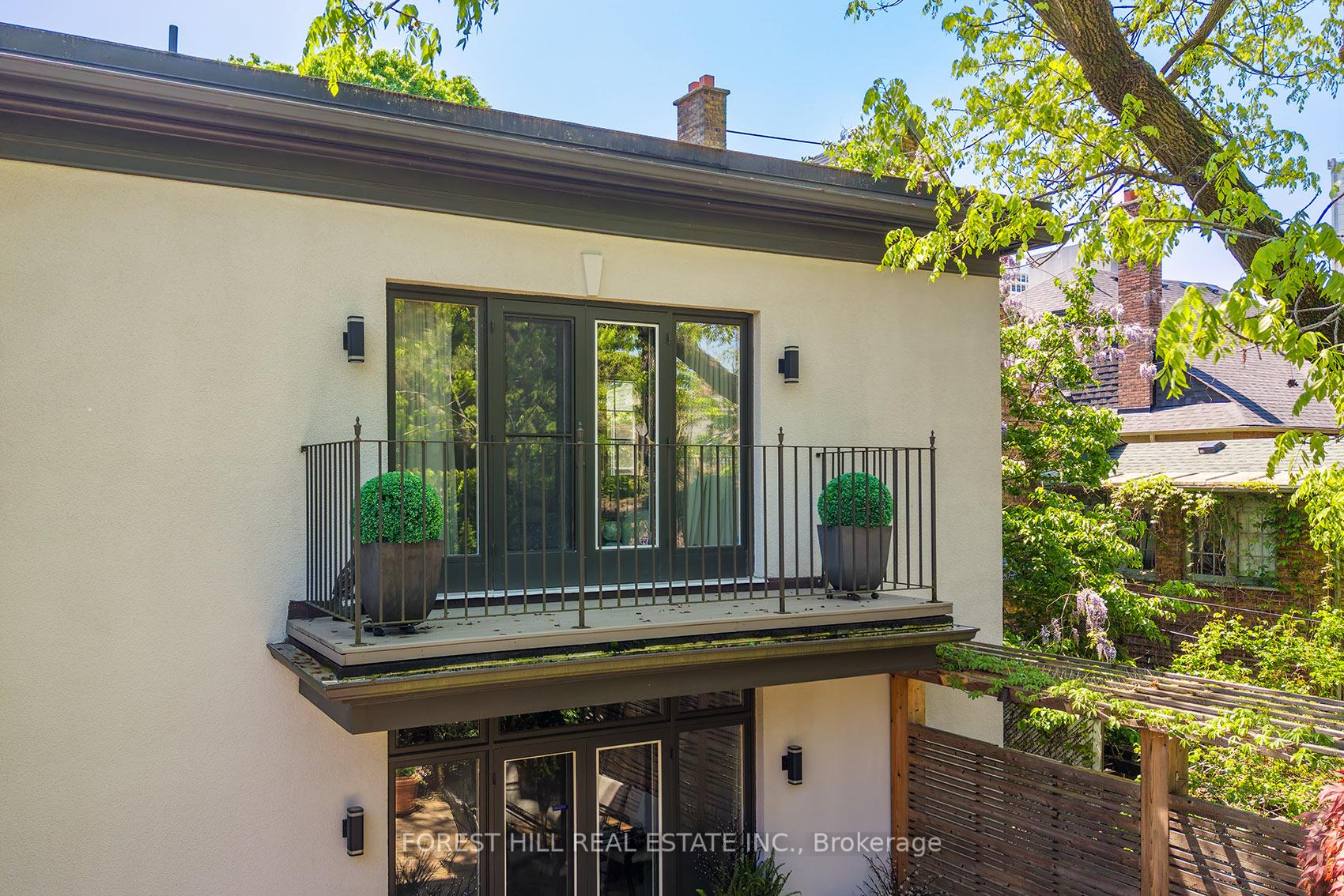 12 Shorncliffe Avenue