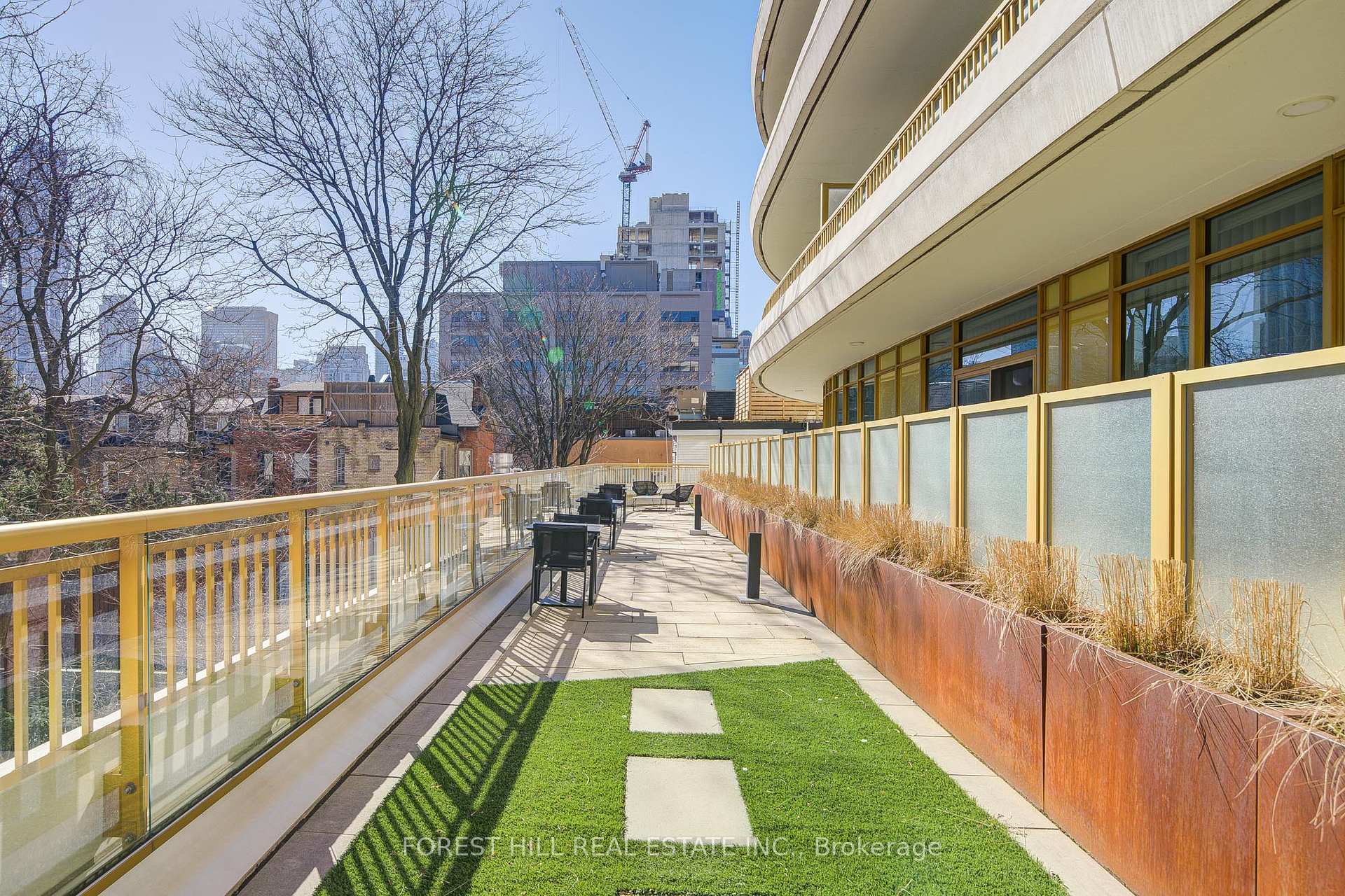 151 Avenue Road 204
