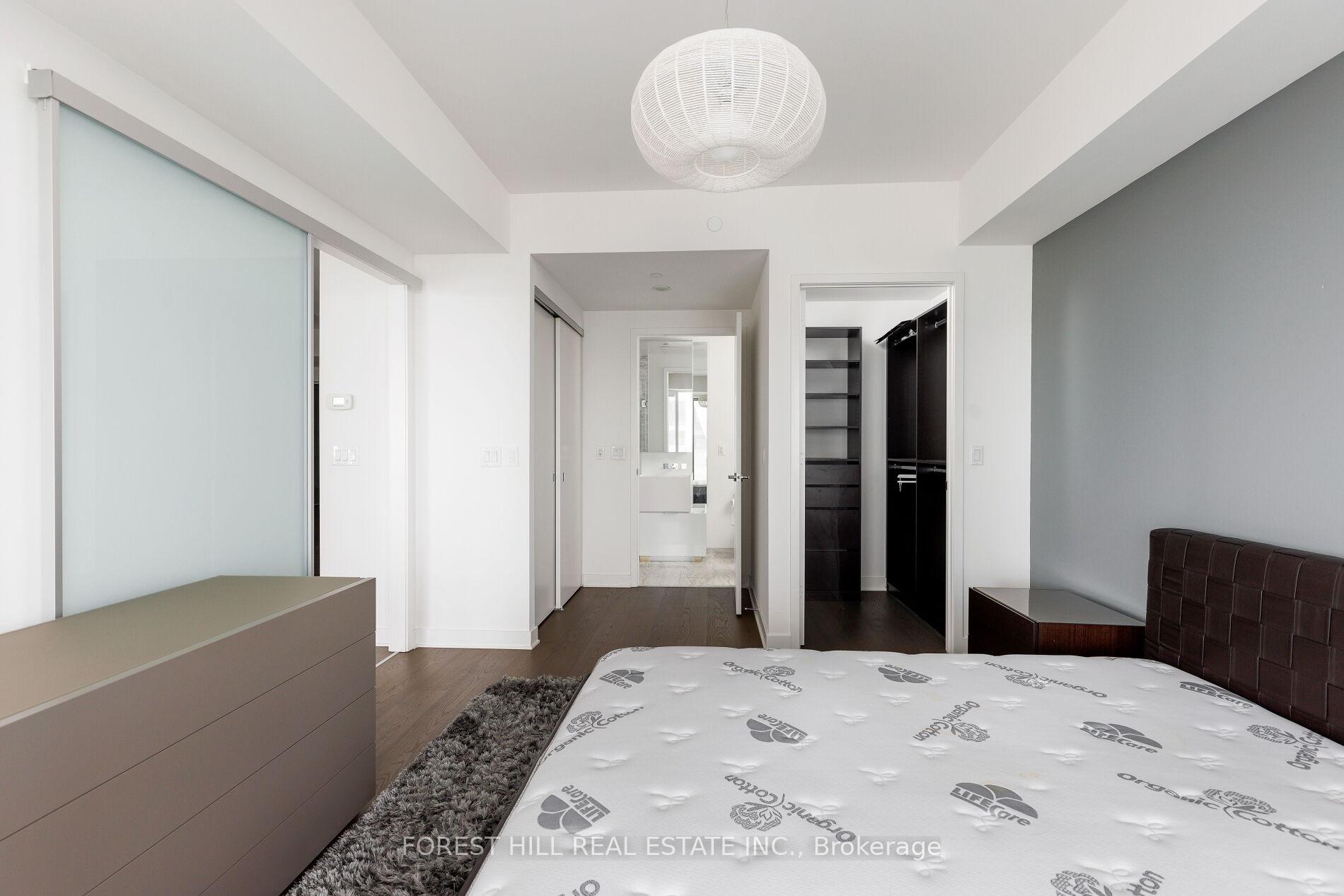 1 Bloor Street E 6805, Toronto Unit: 6805