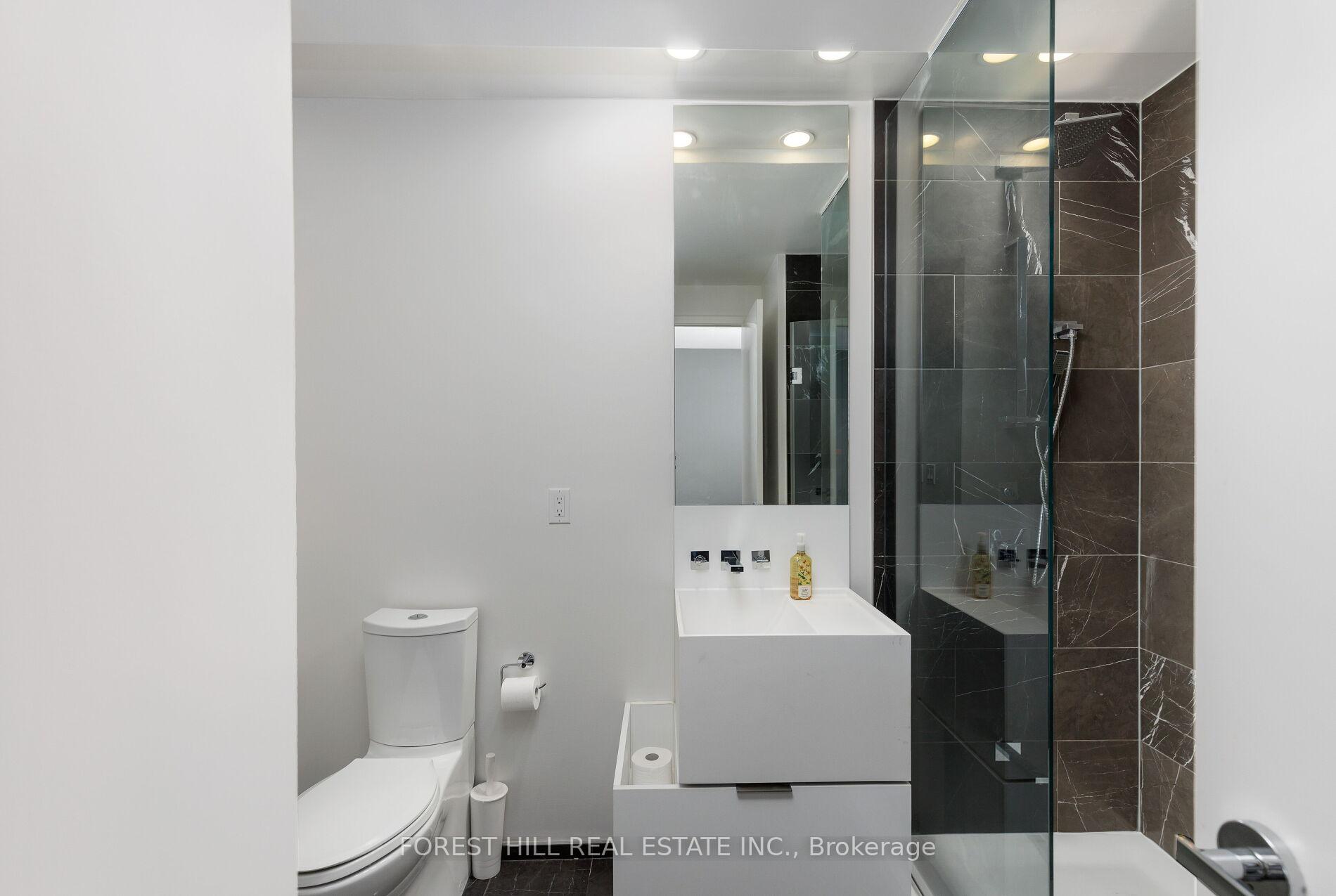 1 Bloor Street E 6805, Toronto Unit: 6805