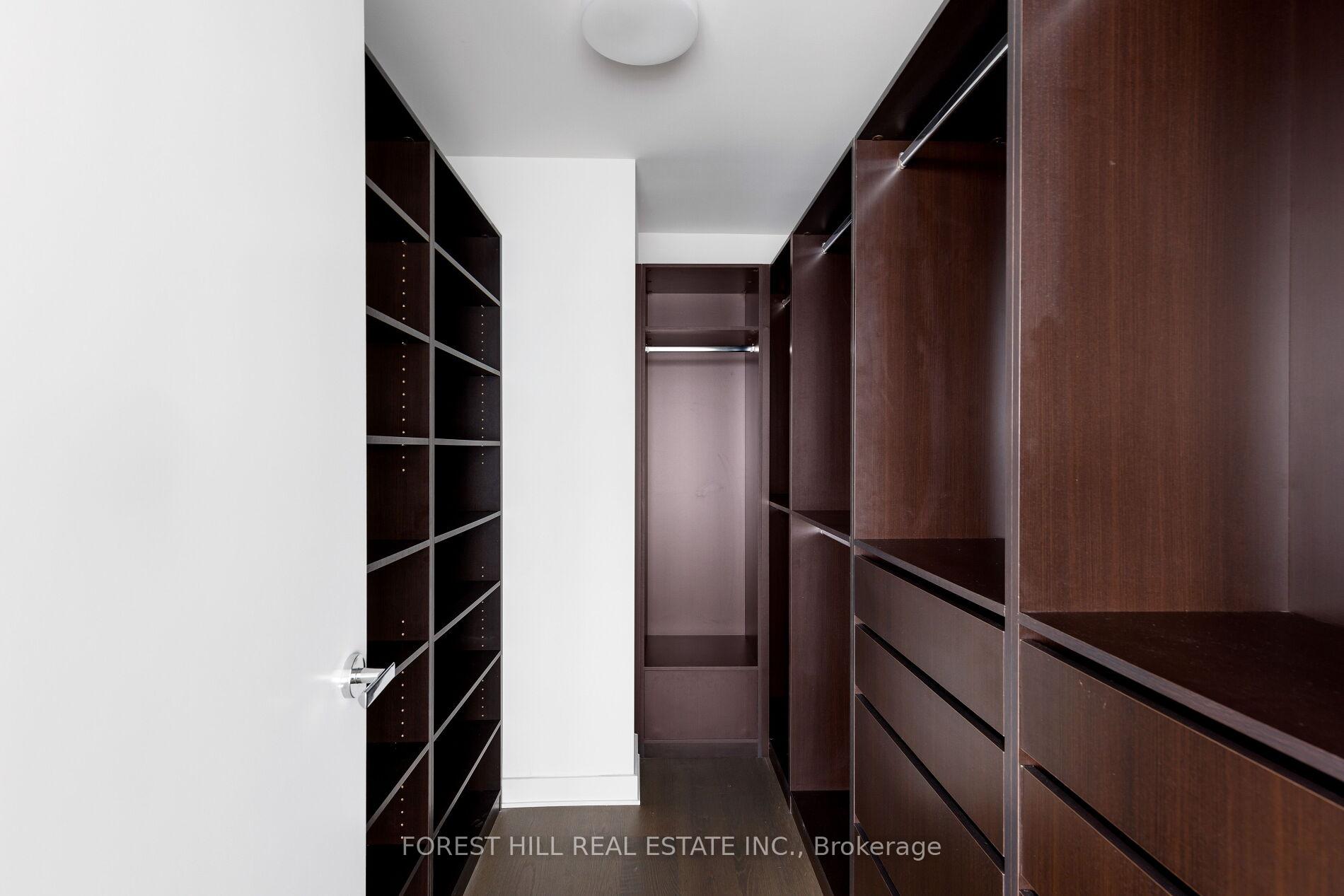 1 Bloor Street E 6805, Toronto Unit: 6805