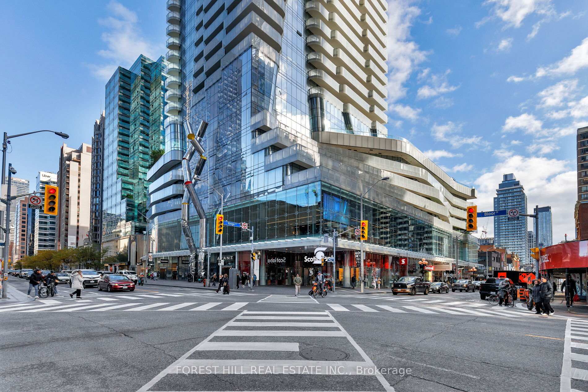 1 Bloor Street E 6805, Toronto Unit: 6805