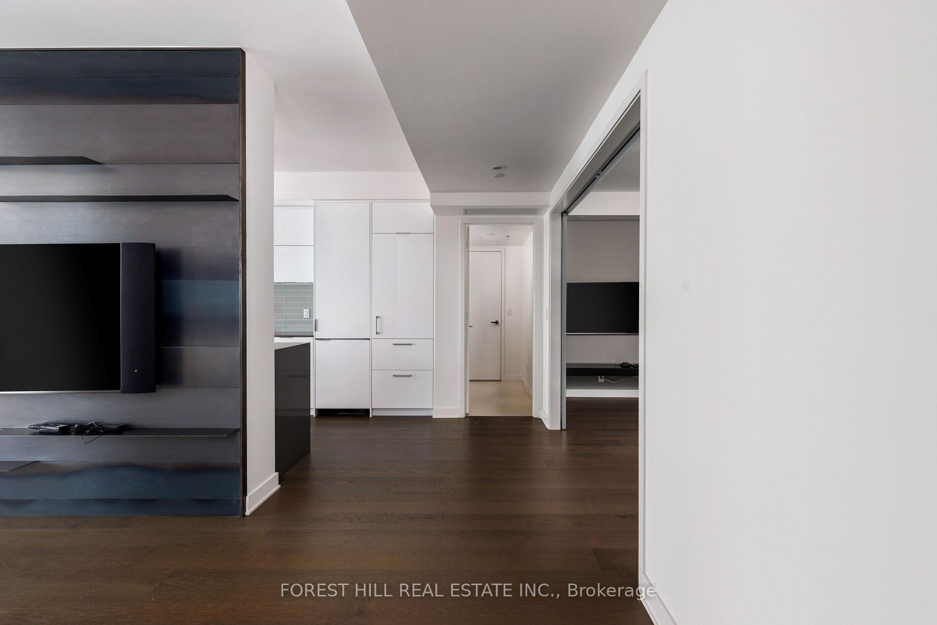 1 Bloor Street E 6805, Toronto Unit: 6805