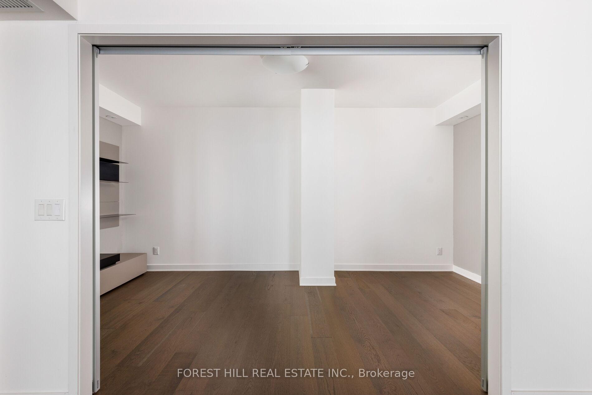 1 Bloor Street E 6805, Toronto Unit: 6805