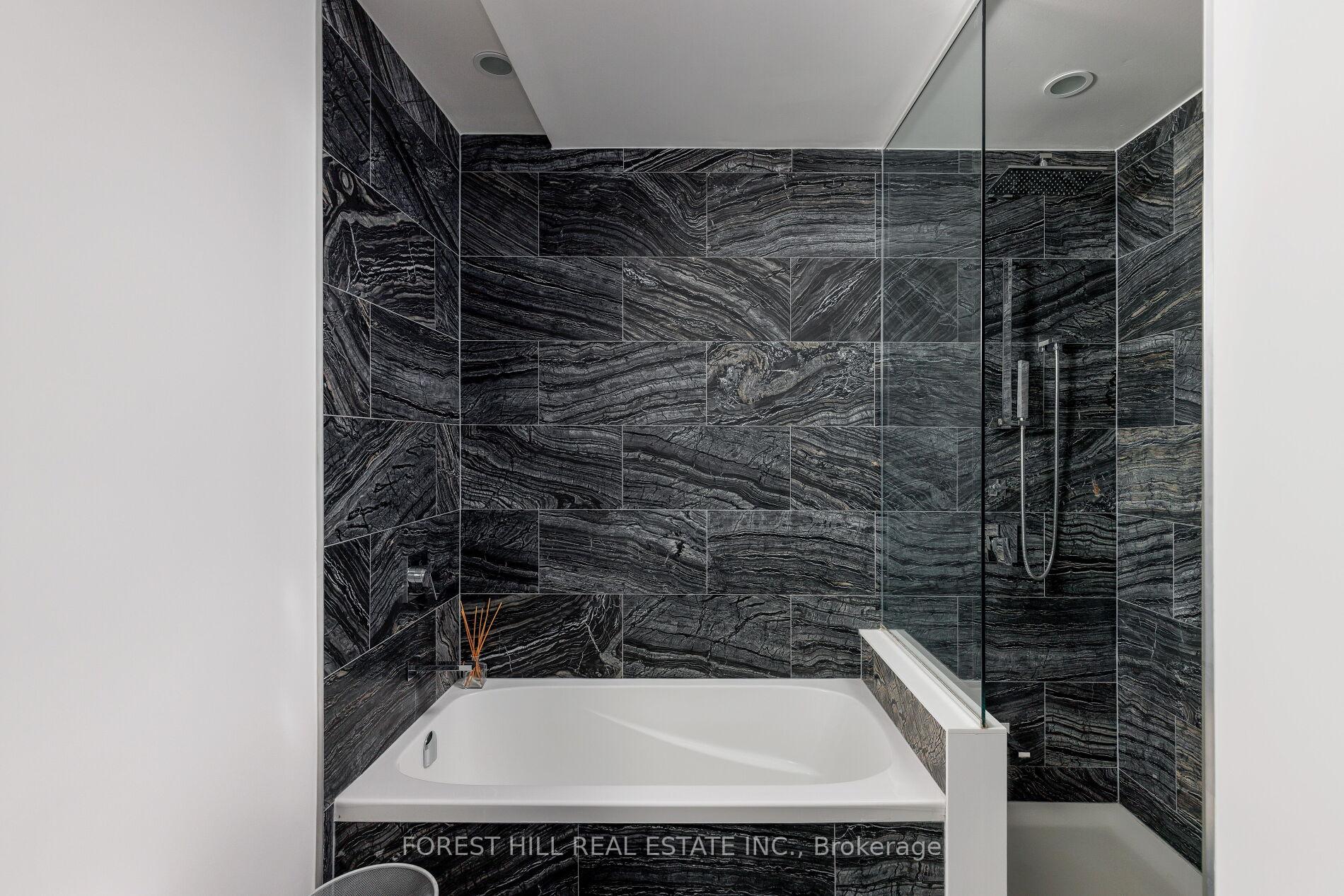 1 Bloor Street E 6805, Toronto Unit: 6805