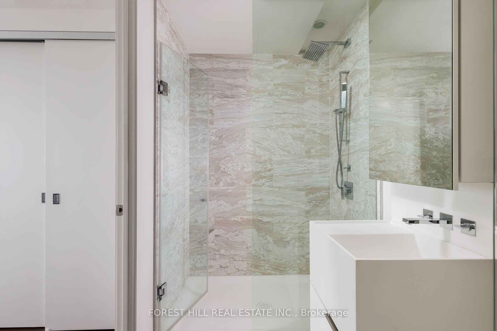 1 Bloor Street E 6805, Toronto Unit: 6805