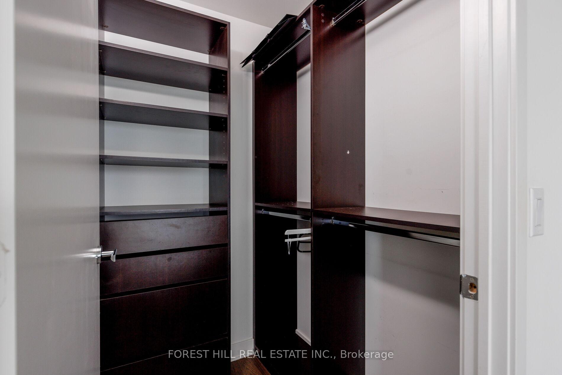 1 Bloor Street E 6805, Toronto Unit: 6805