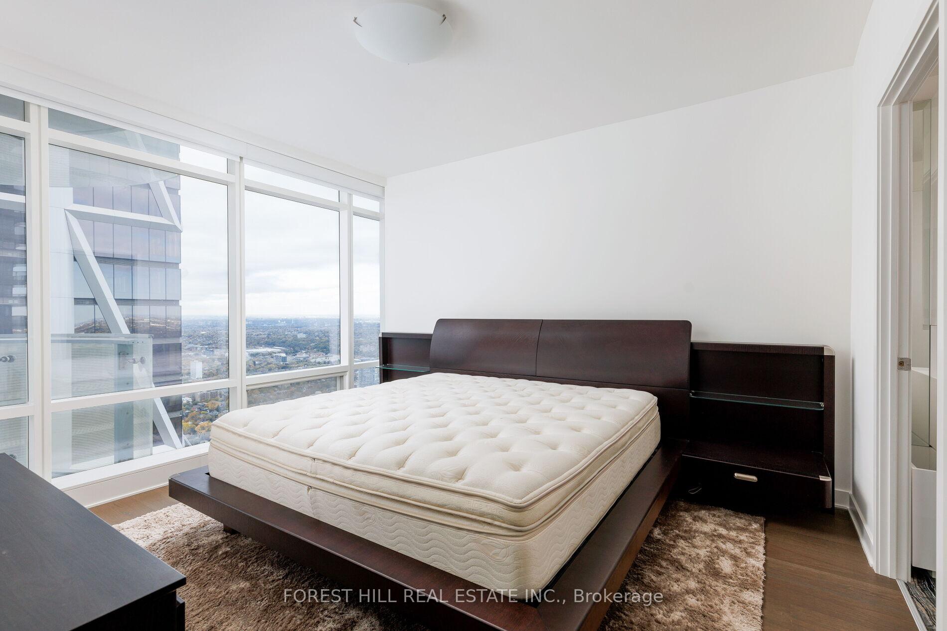 1 Bloor Street E 6805, Toronto Unit: 6805