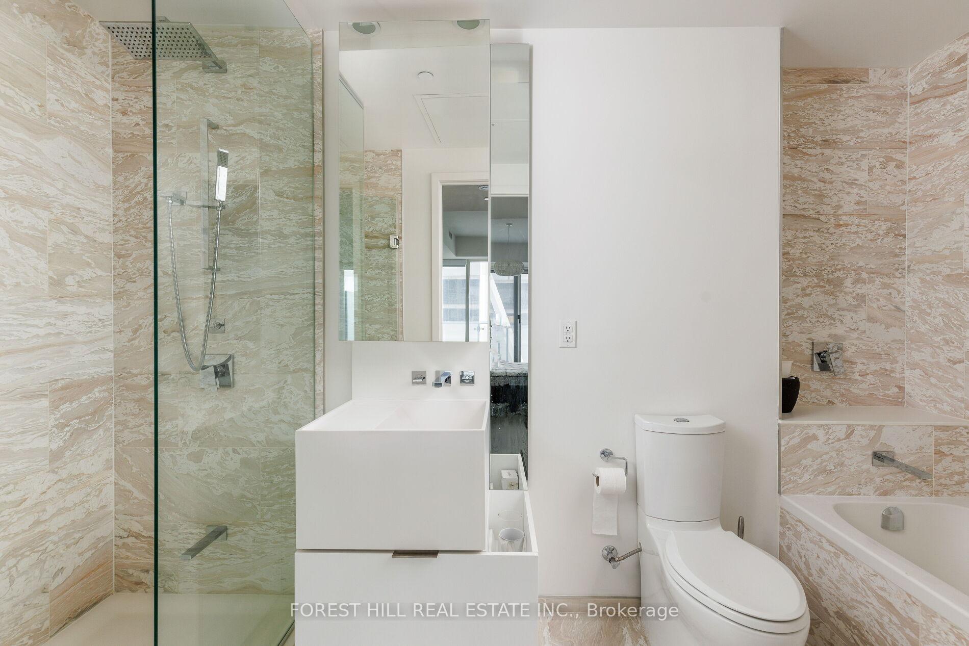 1 Bloor Street E 6805, Toronto Unit: 6805