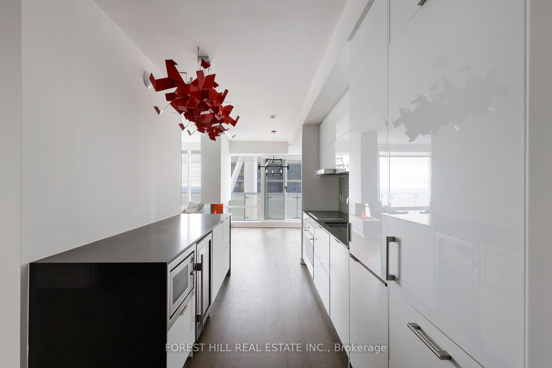 1 Bloor Street E 6805, Toronto Unit: 6805