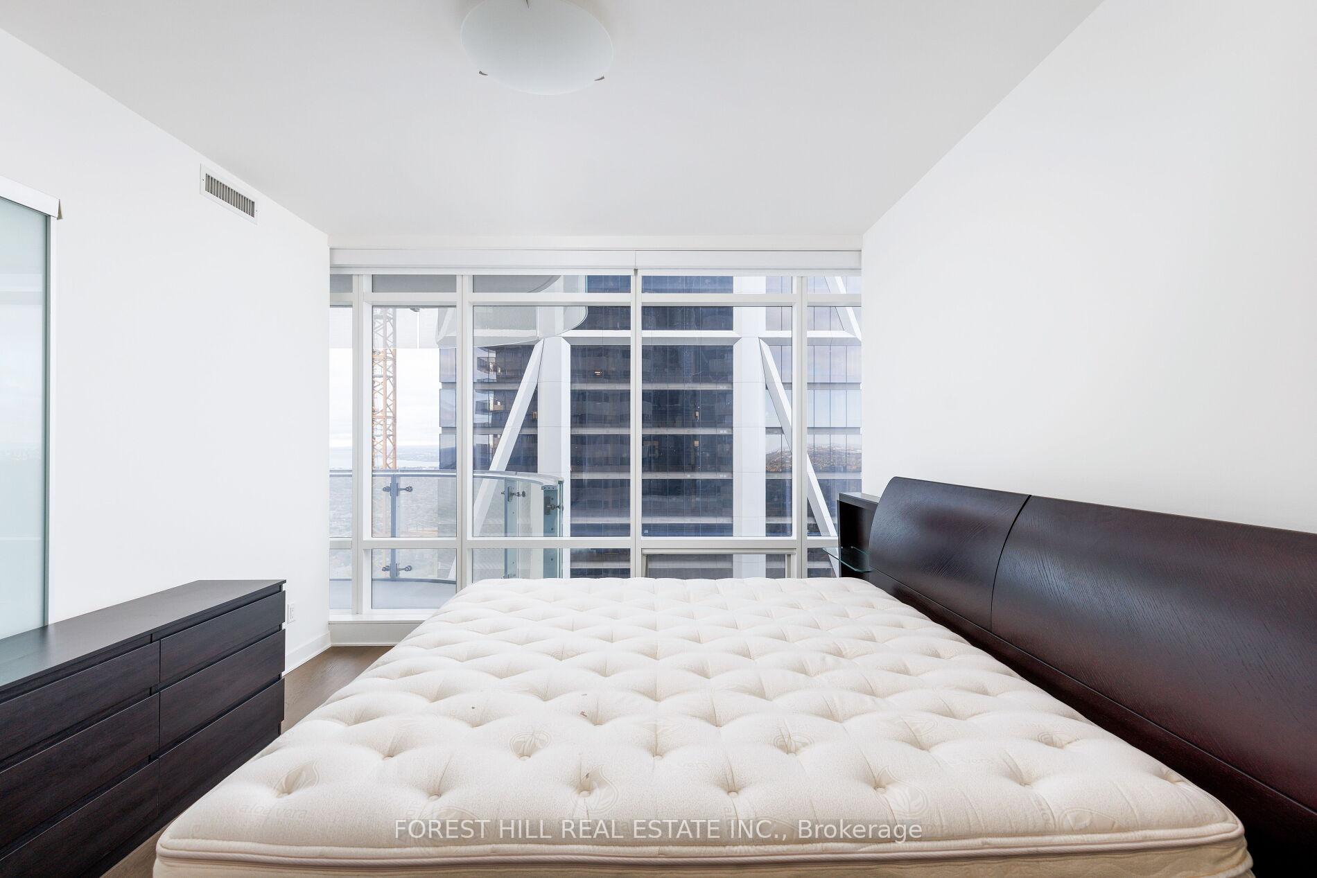1 Bloor Street E 6805, Toronto Unit: 6805