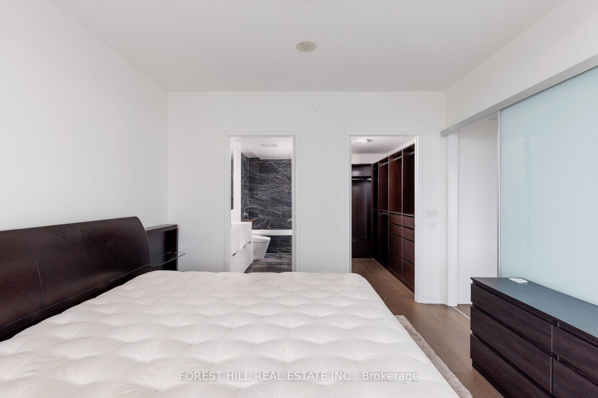 1 Bloor Street E 6805, Toronto Unit: 6805