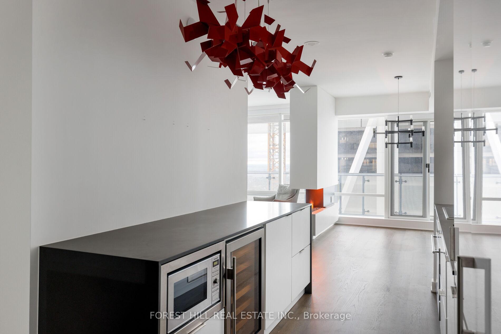 1 Bloor Street E 6805, Toronto Unit: 6805