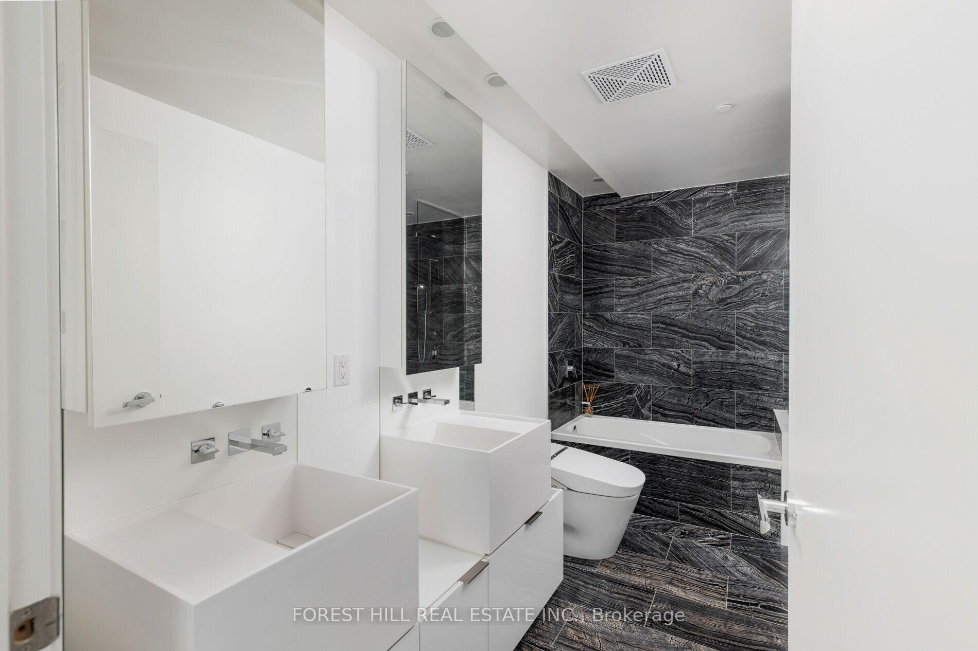 1 Bloor Street E 6805, Toronto Unit: 6805