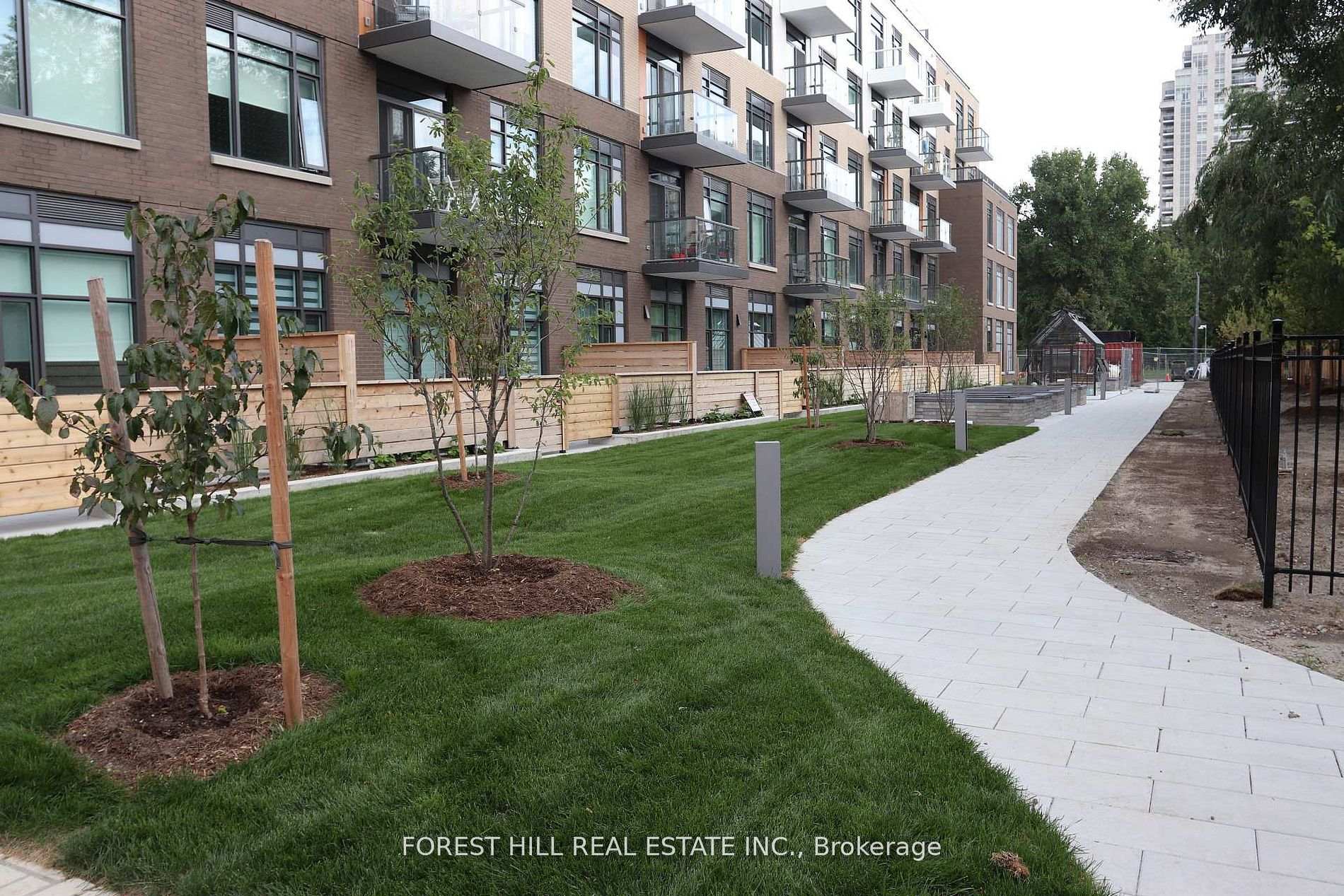 8 Beverley Glen Boulevard 109