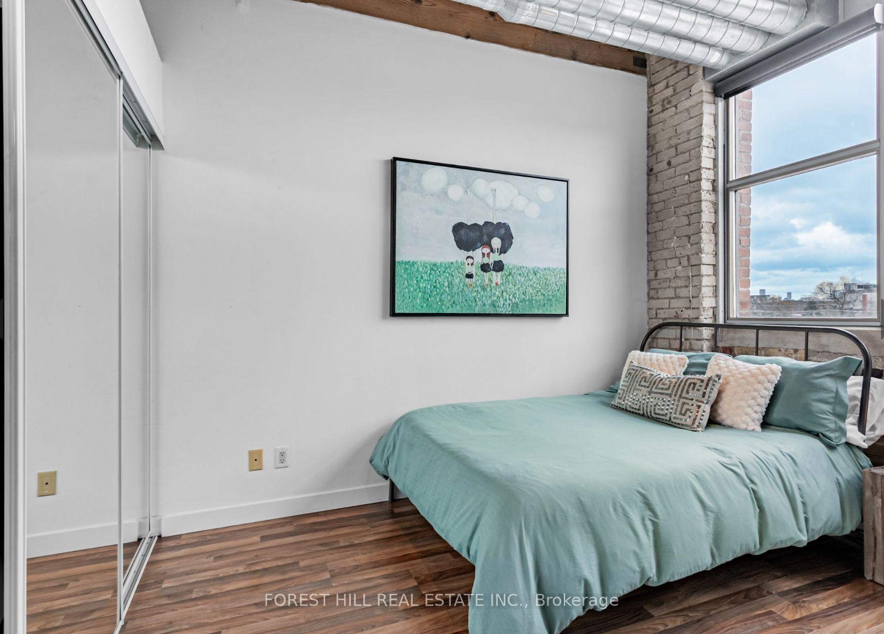 2154 Dundas Street W 506