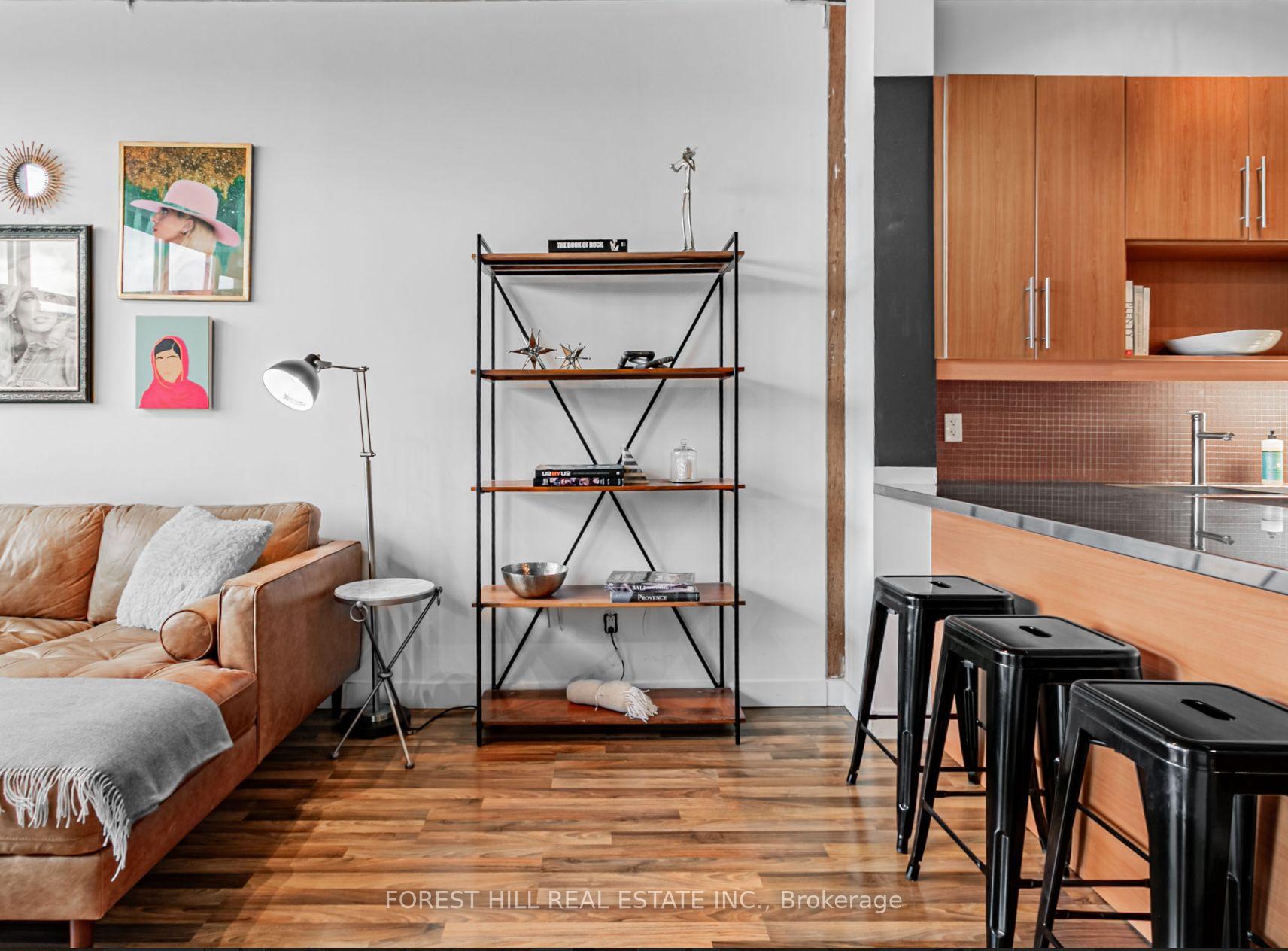 2154 Dundas Street W 506