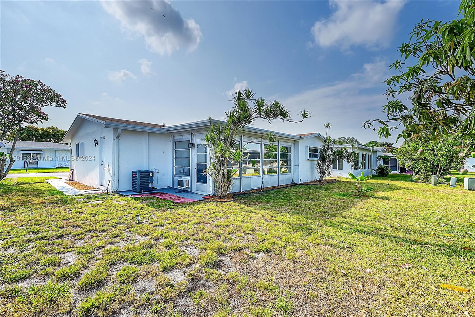 735 NW 74th Terr