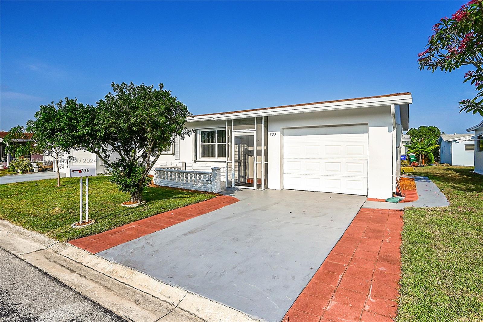 735 NW 74th Terr