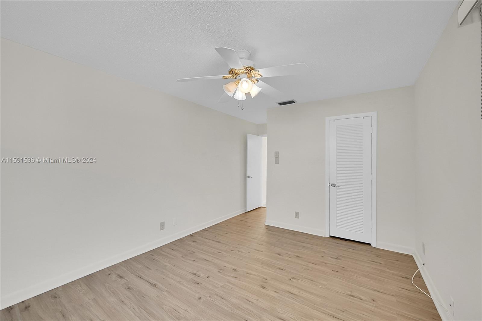 735 NW 74th Terr