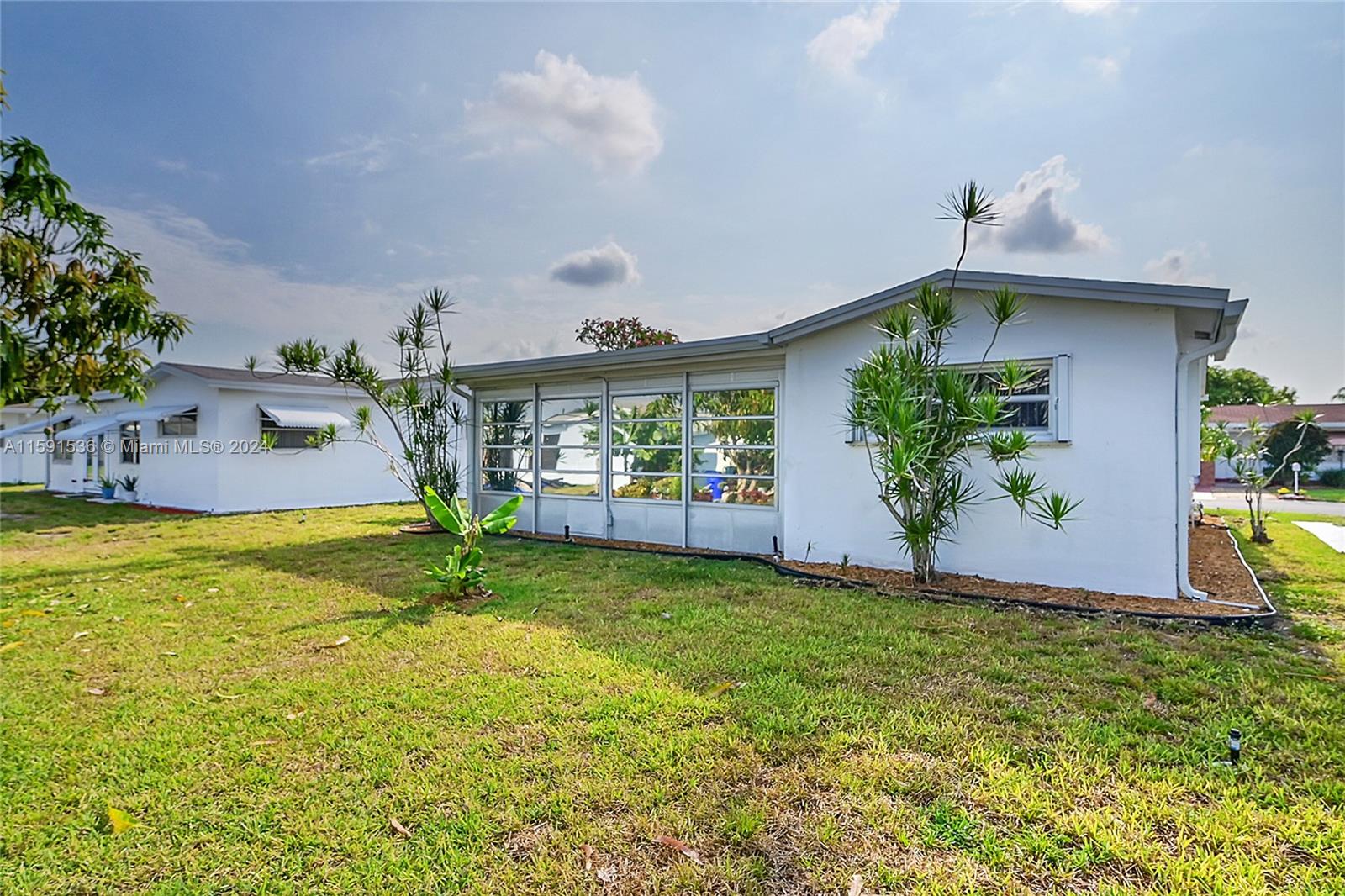 735 NW 74th Terr