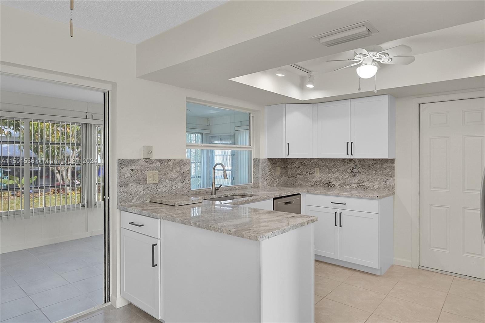 735 NW 74th Terr